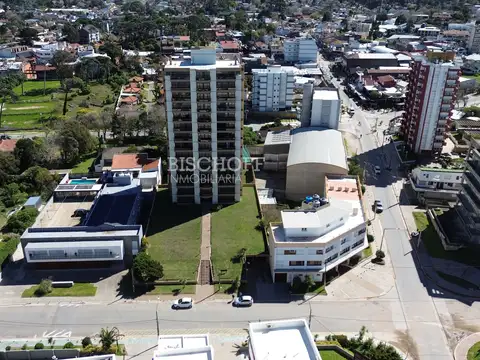 DEPARTAMENTO DE 3 AMBIENTES, CON VISTA AL MAR Y COCHERA
