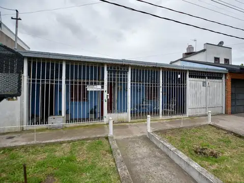CASA 2 DORMITORIOS EN VENTA CON COCHERA LA PLATA