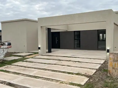 CASA EN BARRIO PRIVADO EN VENTA