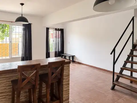 Depto Tipo Casa en Alquiler de 2 dormitorios
