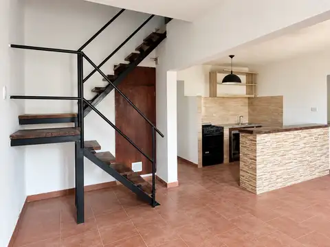 Depto Tipo Casa en Alquiler de 4 ambientes