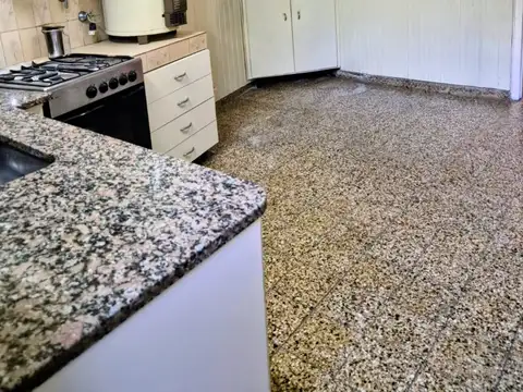 VENTA CASA DOS DORMITORIOS COCHERA PATIO TERRAZA