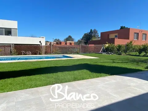Casas del Este 300
