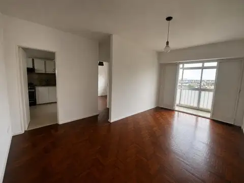 Venta departamento 2 ambientes con balcón y vista abierta en  – La Boca