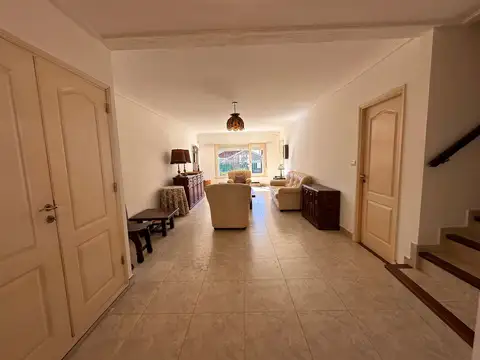 Depto Tipo Casa en Alquiler de 4 ambientes