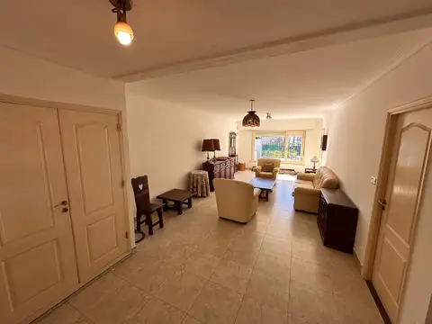 Depto Tipo Casa en Alquiler con 1 cocheras