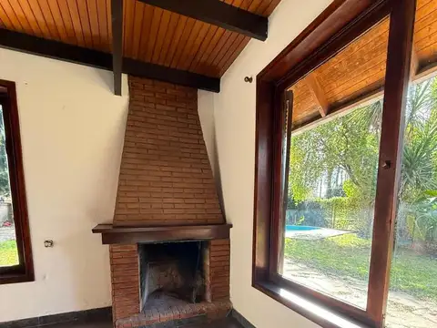 Casa en Alquiler con 1 cochera