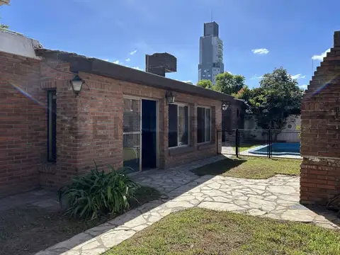CASA EN VENTA DE 4 AMB QUINCHO Y PILETA EN UNA PLANTA