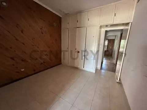 CASA EN VENTA DE 4 AMB QUINCHO Y PILETA EN UNA PLANTA
