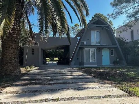 Casa 4 ambientes con 2 baños