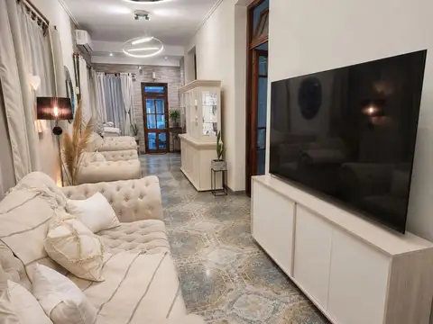 Casa 5 ambientes con 3 baños