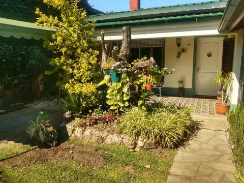 Casa en Venta con 2 cocheras