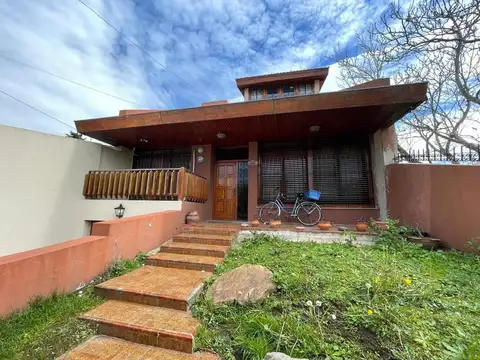 VENTA CASA 5 AMBIENTES CON PILETA - PADUA