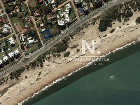 Lote en Primera fila de playa brava, frente al mar 