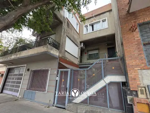 PH 6 ambientes - 3 dormitorios con patio y terraza