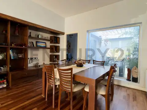Casa 5 ambientes con 2 baños