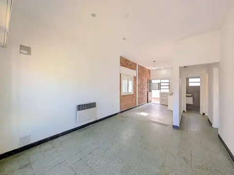 Casa 3 ambientes con 1 baño