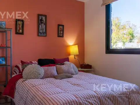 Casa en Alquiler con 2 cocheras