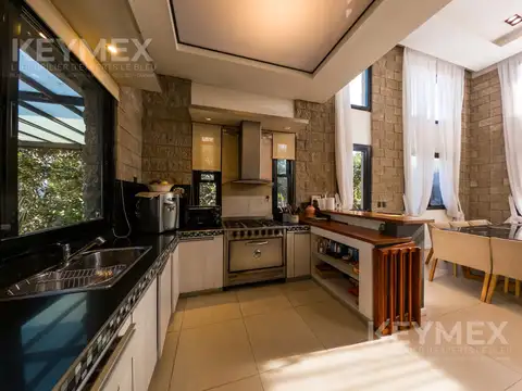 Casa 4 ambientes con 3 baños