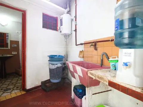 Casa 6 ambientes con 2 baños