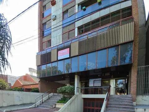 Oficina en Venta con 5 cocheras