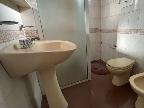 CASA EN VENTA 4 AMBIENTES EN SAN MARTIN - PILETA