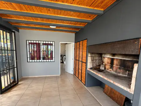 VENTA CASA 2 DORMITORIOS CON PILETA sobre Boulevard en TIERRA de SUEÑOS 3 ROLDÁN