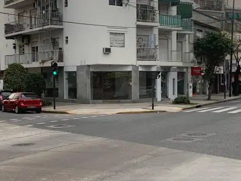 Local Comercial en esquina c/renta - Ideal inversor