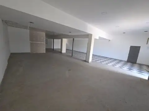 Local en Alquiler en Pablo Nogues, USD 800