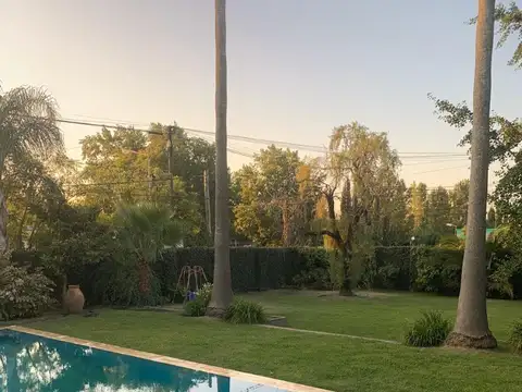 VENTA GRAN QUINTA - PILETA - GRAN PARQUE - EXCELENTE FORESTACIÓN - LOBOS