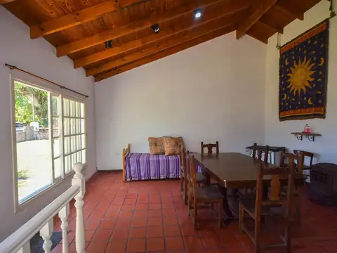 CASA 4 AMBIENTES CON PARQUE GARAGE SANTA CLARA