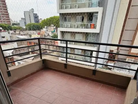 Byron 100, Piso 5