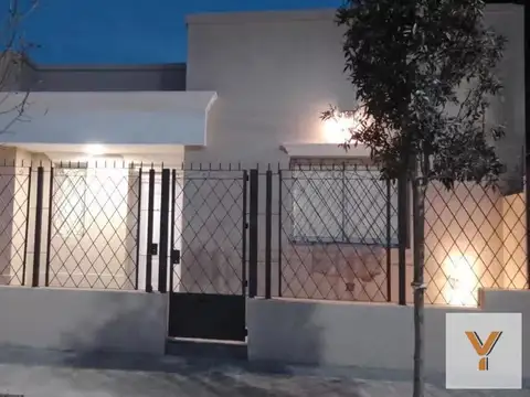 Casa en venta - 5 Dormitorios 2 Baños - 100Mts2 - Quilmes