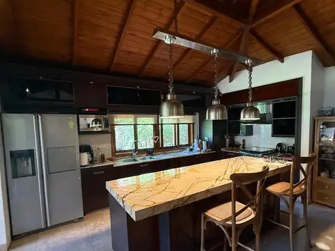 Importante Chalet en venta e P. Leloir - Gdor Udaondo 2300