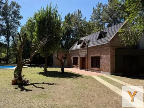 Casa en venta - 2 Dormitorios 1 Baño - Cochera - 1.500Mts2 - San Vicente
