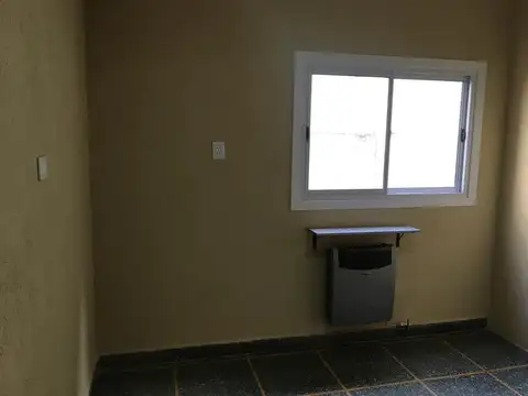 ALQUILER DEPTO 3 AMB TIPO CASA LOMAS DEL MIRADOR. NO MASCOTAS