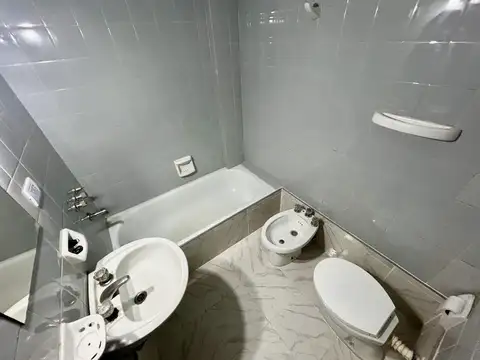 Bajó de valor! Departamento 2 ambientes en Florida, a 3 cuadras de Maipú.