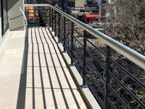 2 amb., piso alto, Núñez. Entrega 3/2026