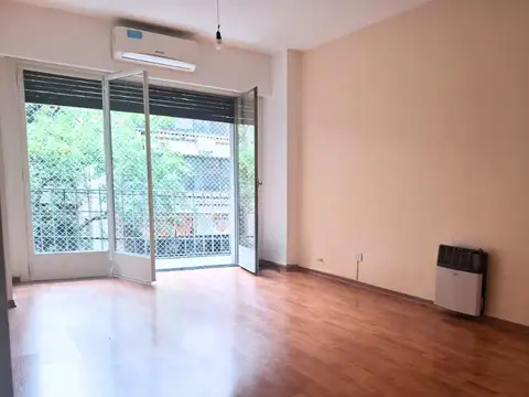 Departamento 4 Ambientes con Balcón Al Frente, Muy Luminoso, Refaccionado