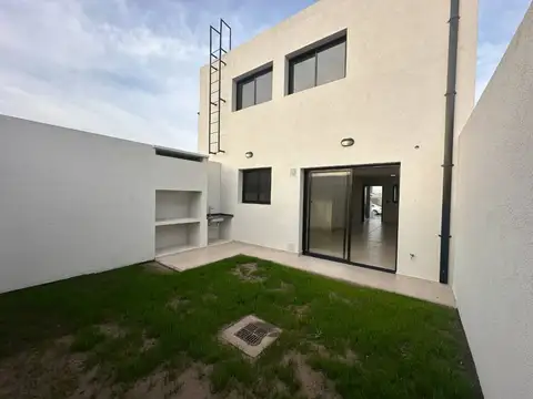 Depto Tipo Casa en Venta con 2 cocheras