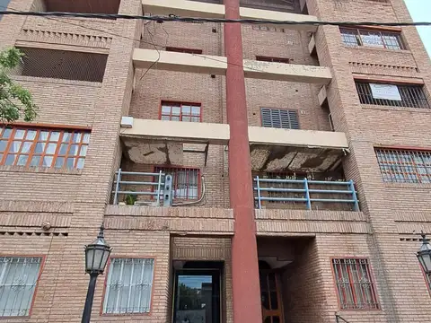 Depto. 4 ambientes en venta sobre calle Pringles