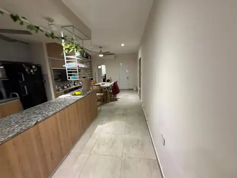 SE VENDE CASA DE 3 DORMITORIOS CON 2 COCHERAS!