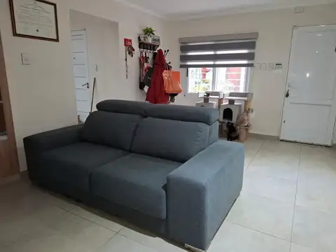 Casa 7 ambientes con 2 baños