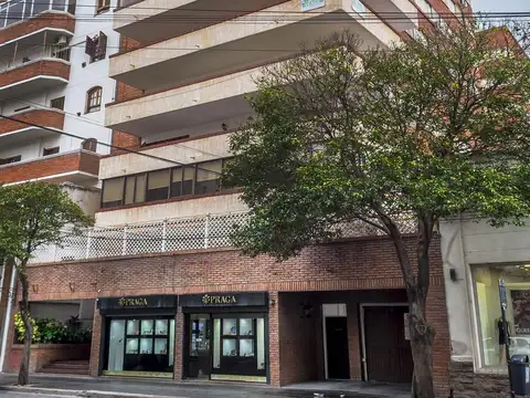 Venta de Departamento de 4 Dormitorios sobre Dean Funes al 300, Salta Capital