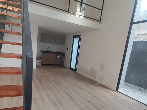 Depto Tipo Casa 2 ambientes con 1 baño