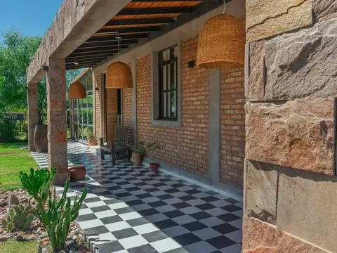ALQUILER CASA RESIDENCIAL/EMPRESA. POCITO