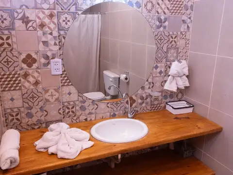 Casa 8 ambientes con 2 baños