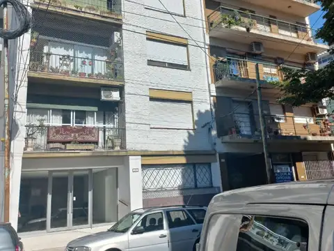 DOS AMBIENTES EN QUILMES CENTRO.