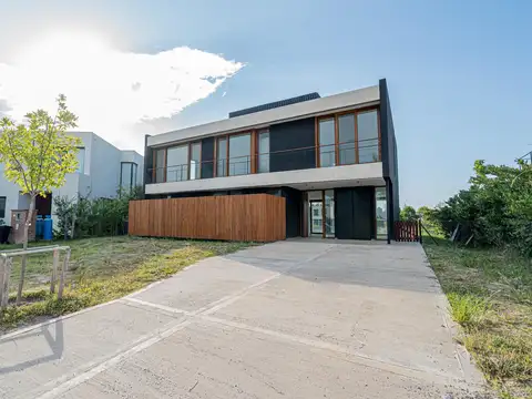 Venta Casa 6 ambientes a estrenar en barrio Laguna grande, Villanueva