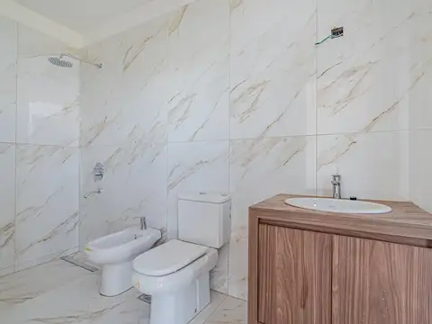 Casa 7 ambientes con 4 baños